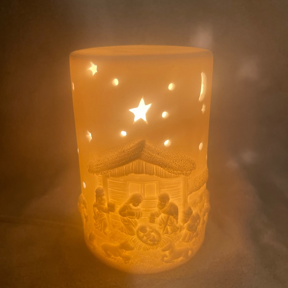 Vintage Bisk cream color NATIVITY NIGHT LIGHT. No chips or breaks